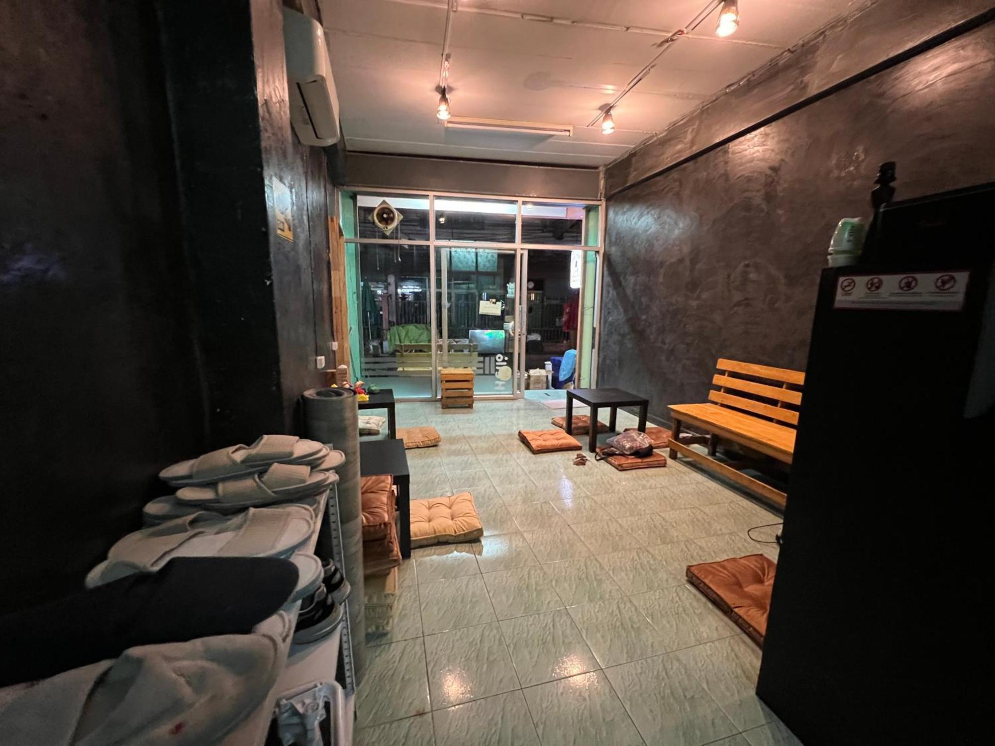 Stay Strays Hostel Bangkok Exteriér fotografie
